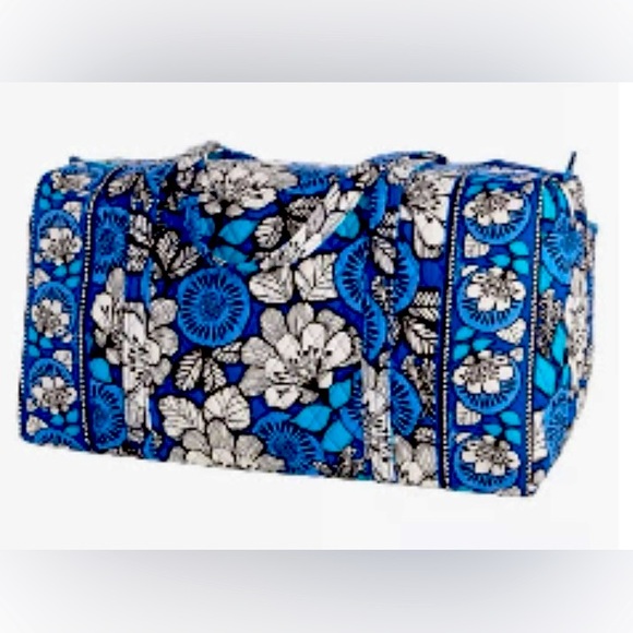 Original Vera Bradley Duffle Bag in Blue Bayou in excellent condition - Picture 1 of 3